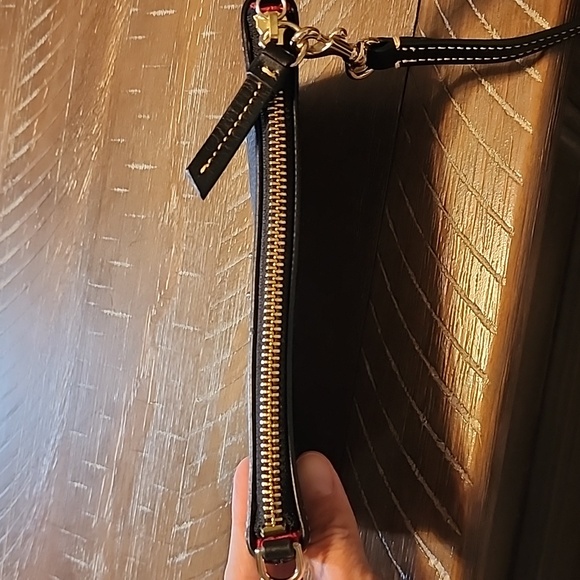 Dooney & Bourke 1975 Slim Black Leather Wristlet Gold Hardware - Picture 5 of 7